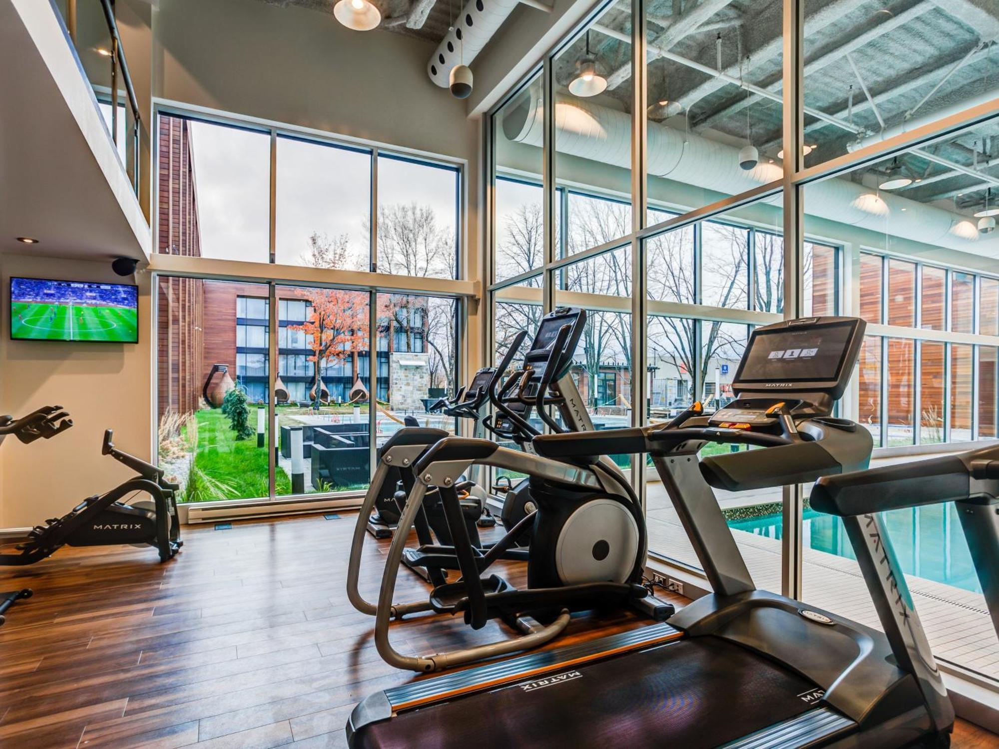 Otl Gouverneur Chicoutimi Екстериор снимка The Fitness Center at the River Campus