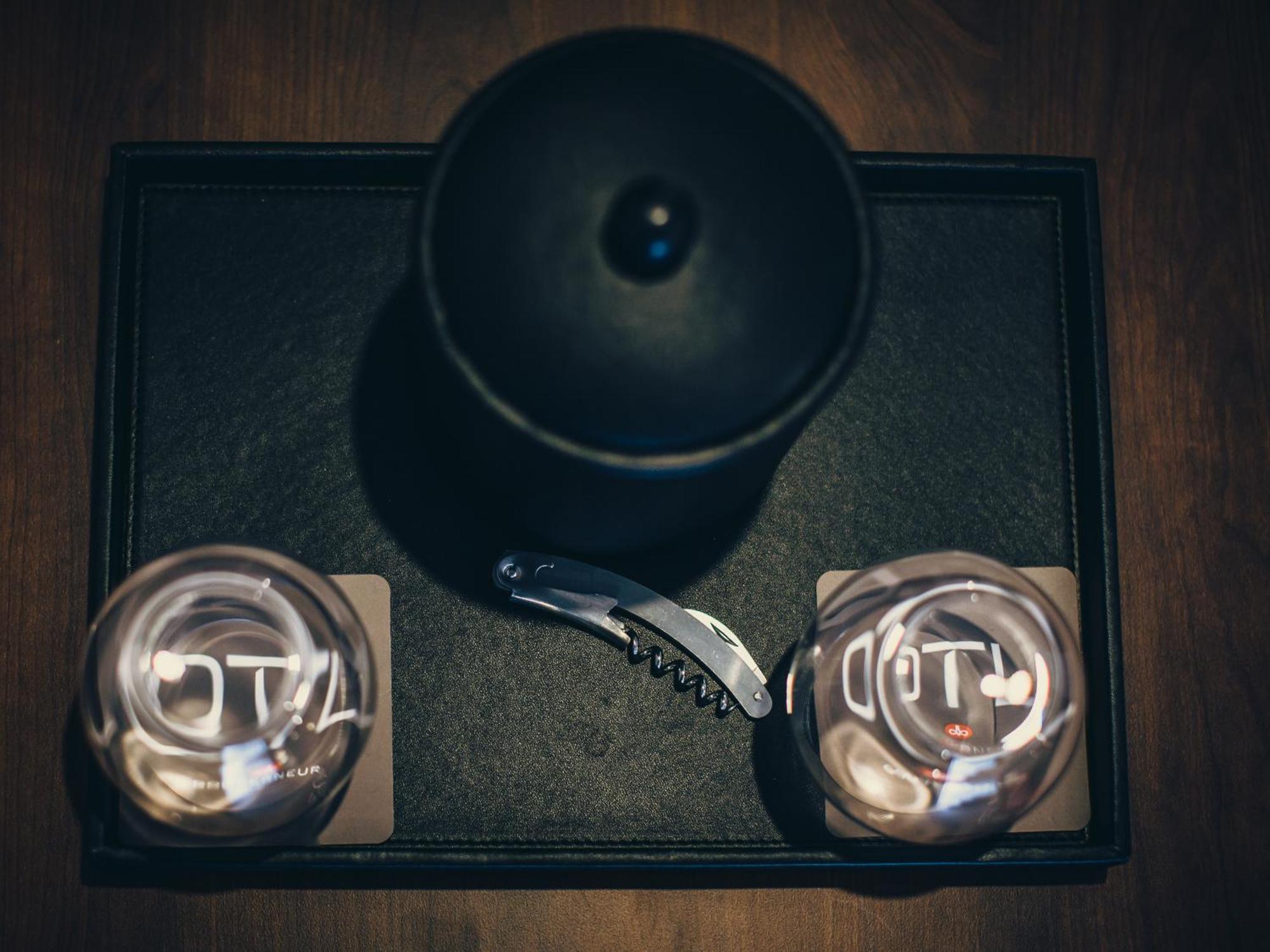 Otl Gouverneur Chicoutimi Екстериор снимка A bellboy's bell