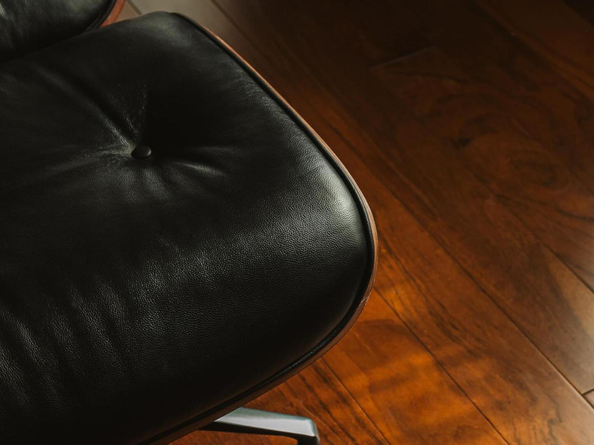 Otl Gouverneur Chicoutimi Екстериор снимка Detail of the chair