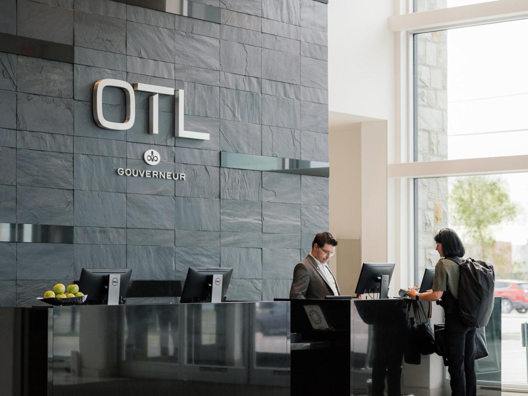 Otl Gouverneur Chicoutimi Екстериор снимка OTL's reception area