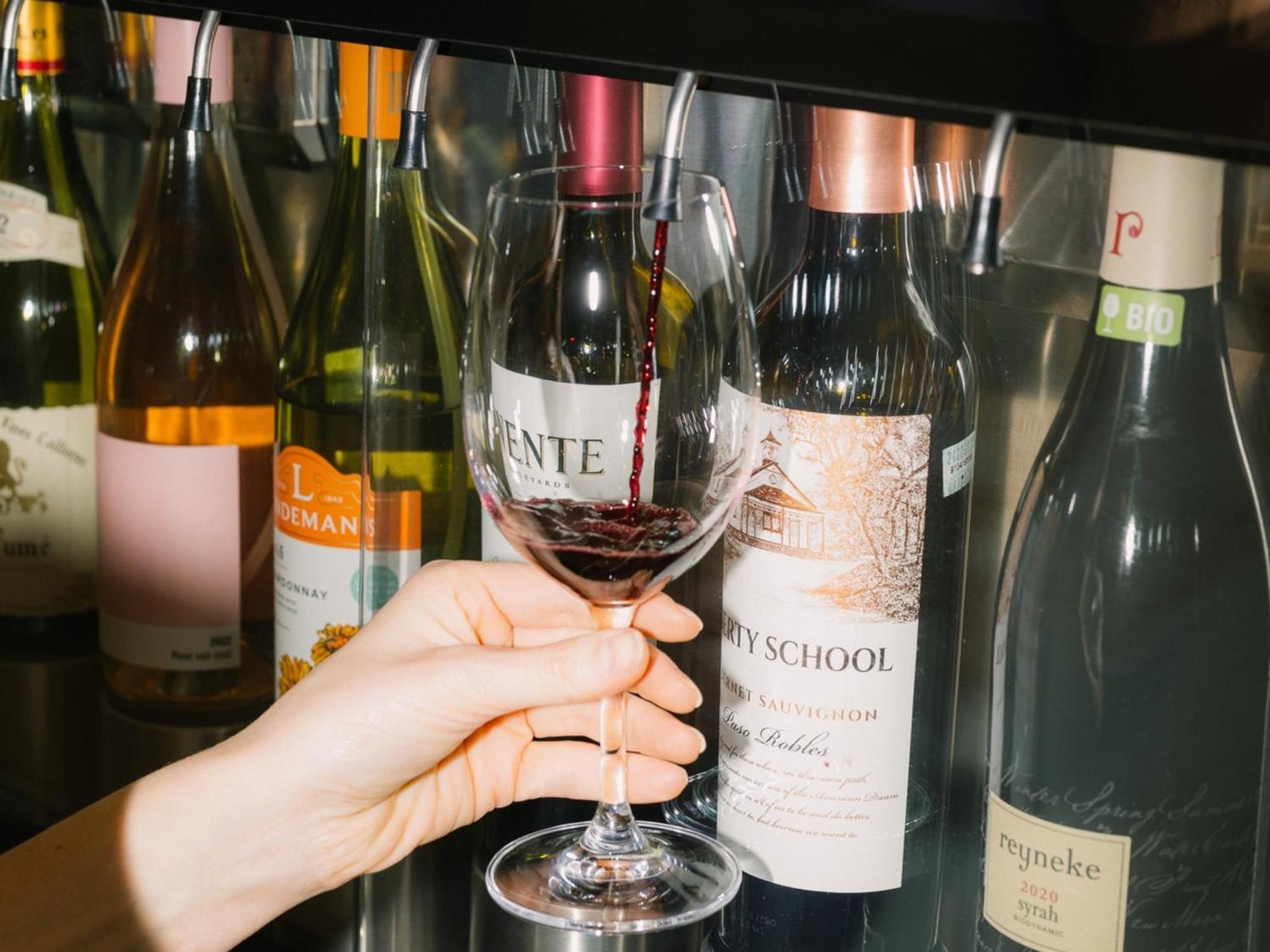 Otl Gouverneur Chicoutimi Екстериор снимка Wine tasting