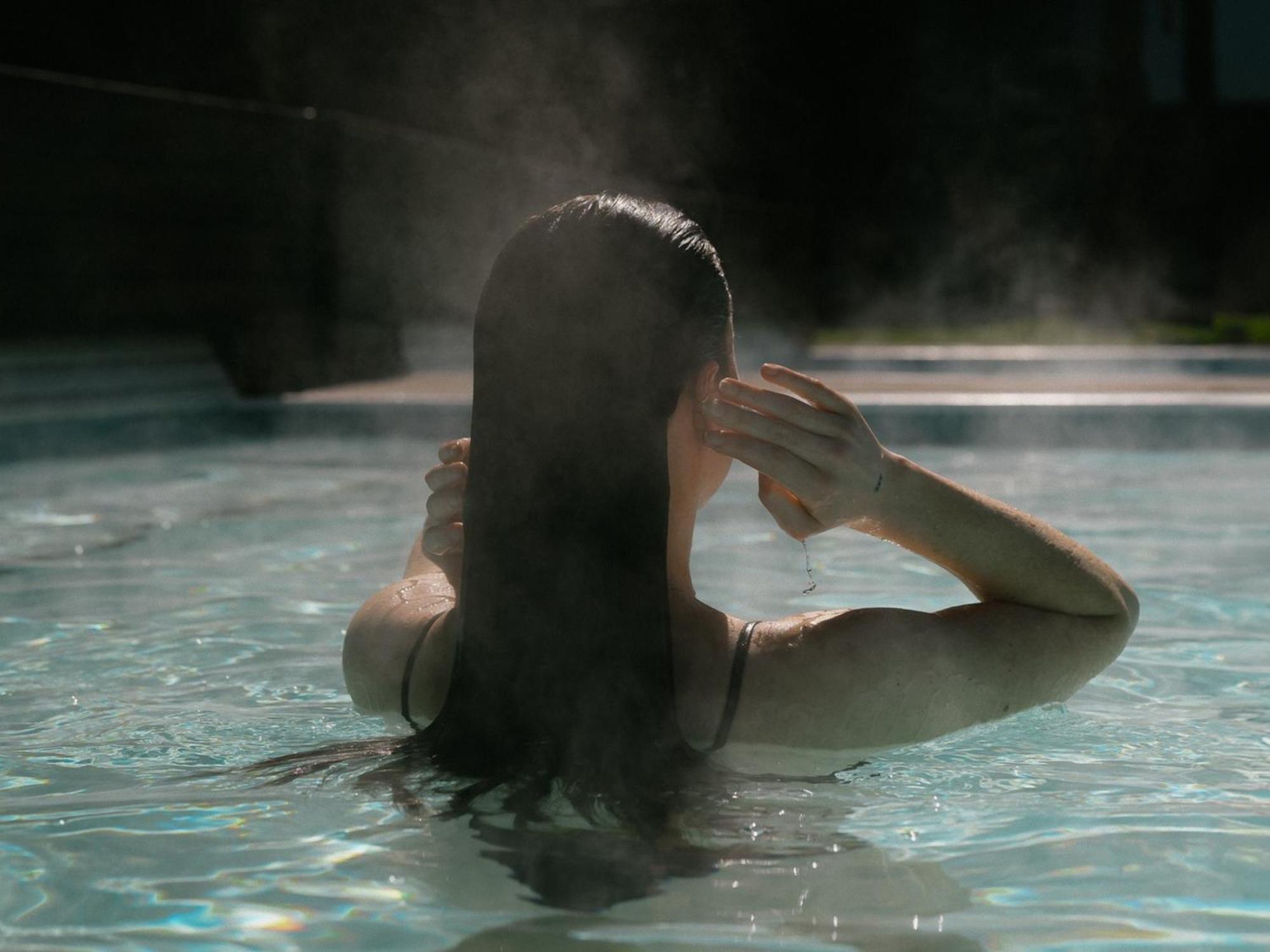 Otl Gouverneur Chicoutimi Екстериор снимка A woman bathing in a hot spring