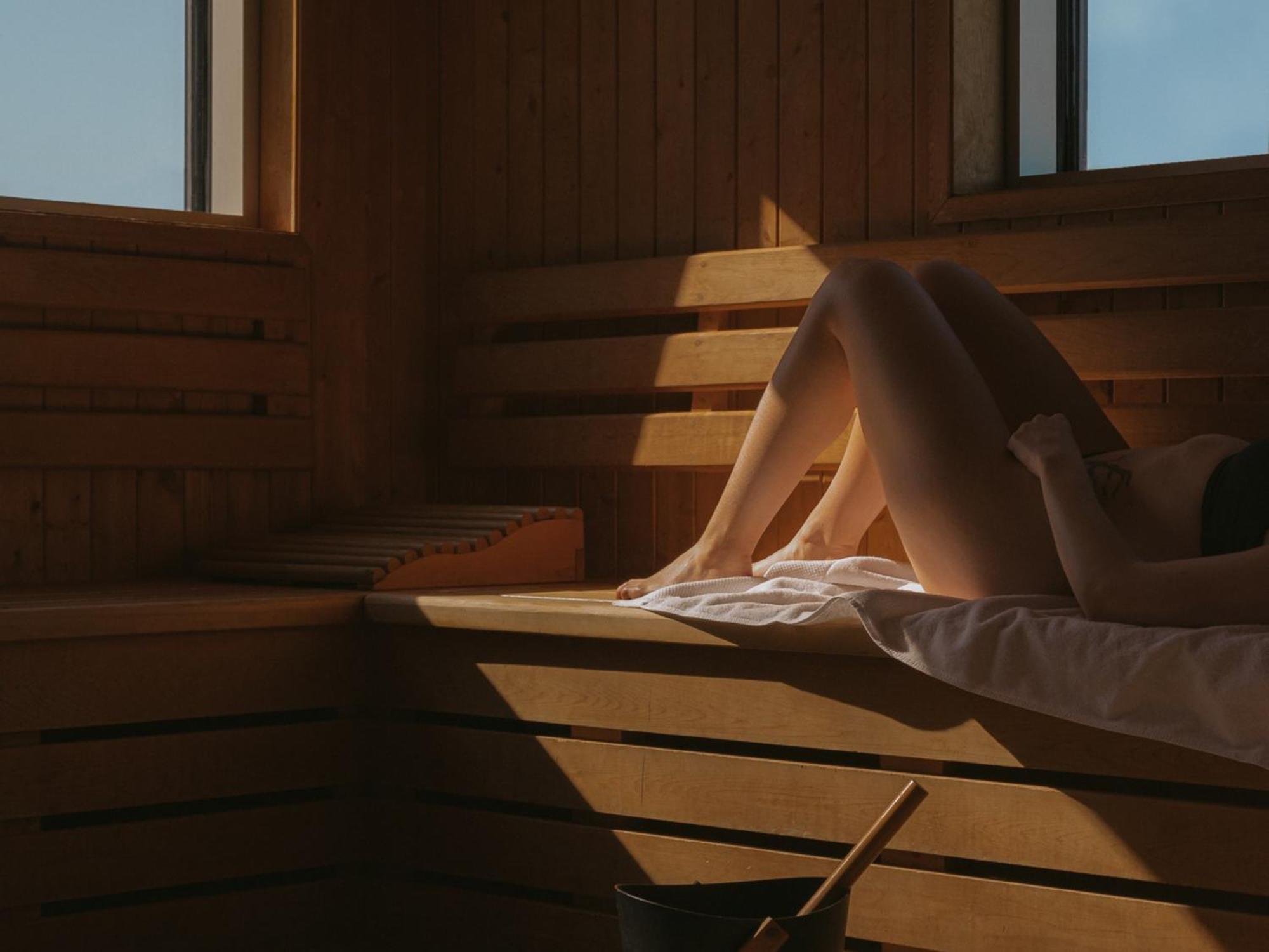 Otl Gouverneur Chicoutimi Екстериор снимка Sauna bathing